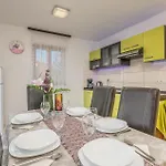2 Bedroom Stunning In Appartamento *