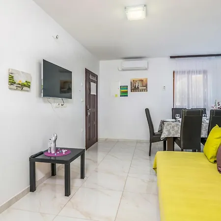 Appartamento 2 Bedroom Stunning In *